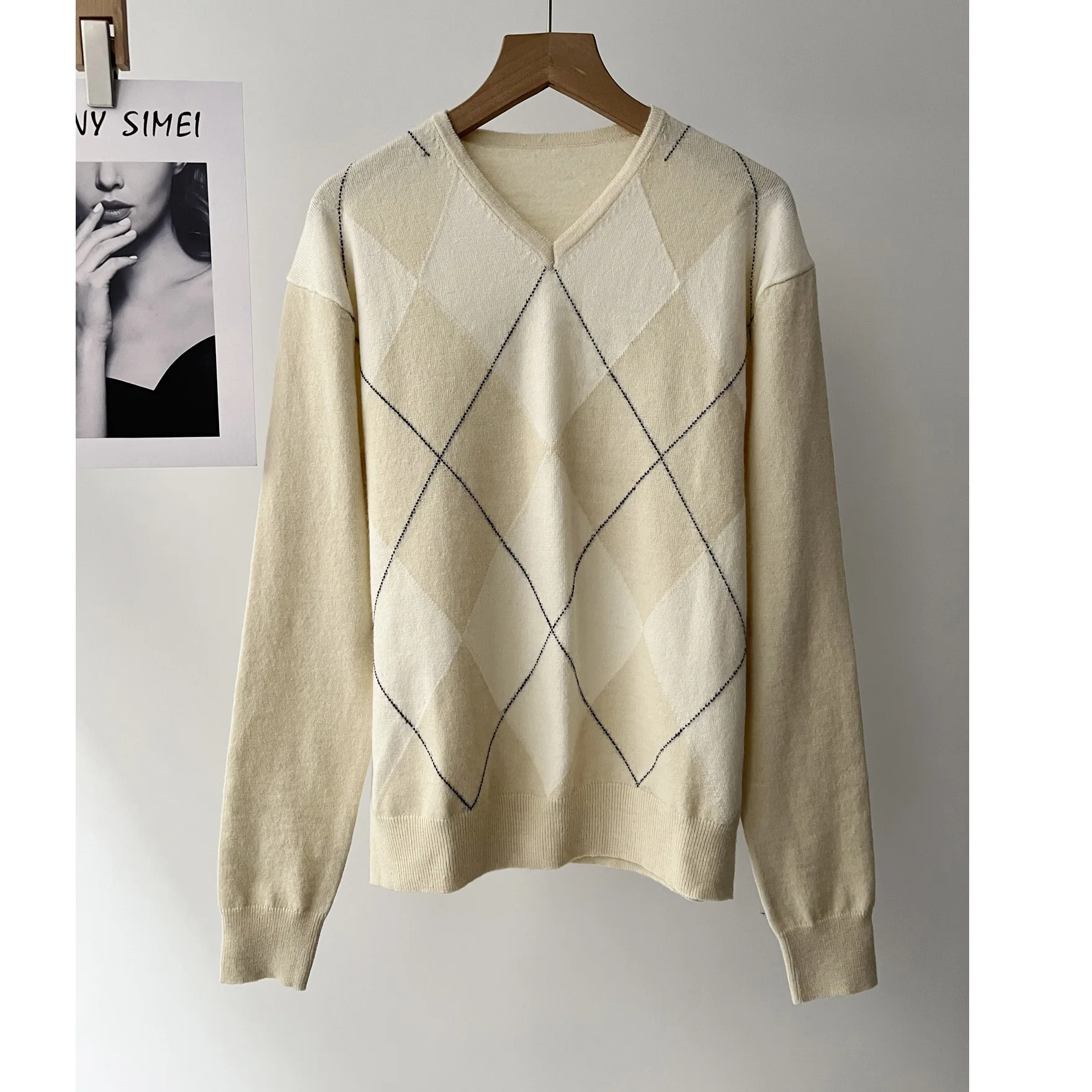 

Women's casual college rhombus plaid soft waxy wool V-neck sweater knitted sweater autumn 16a-2079