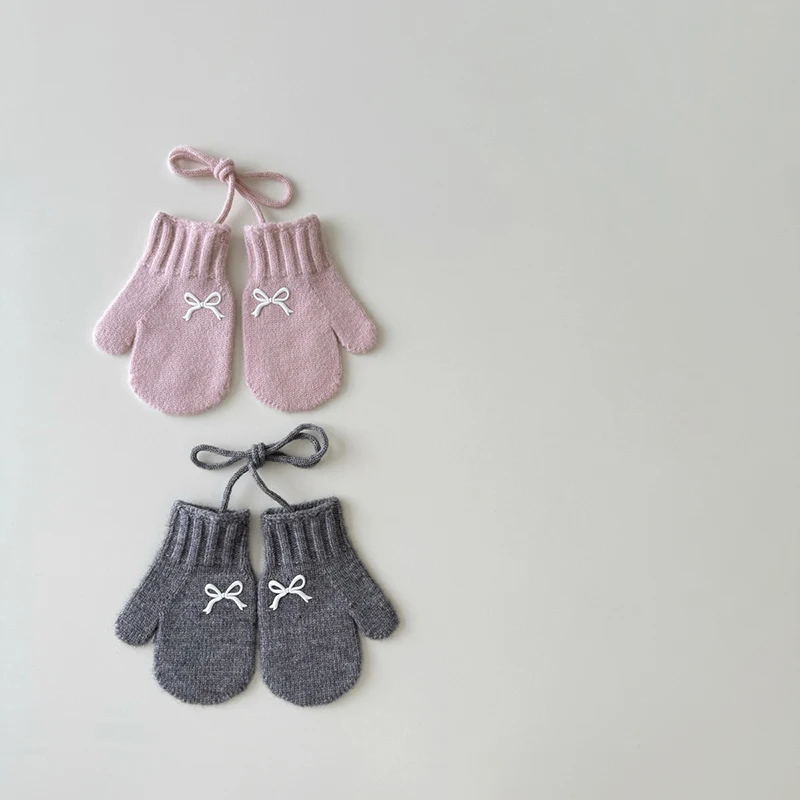 

Детские вязаные перчатки с милым бантом для девочек, однотонные шерстяные варежки с подвесным воротником, зимние теплые детские перчатки для детей 3–6 лет, чехол для рук ребенка