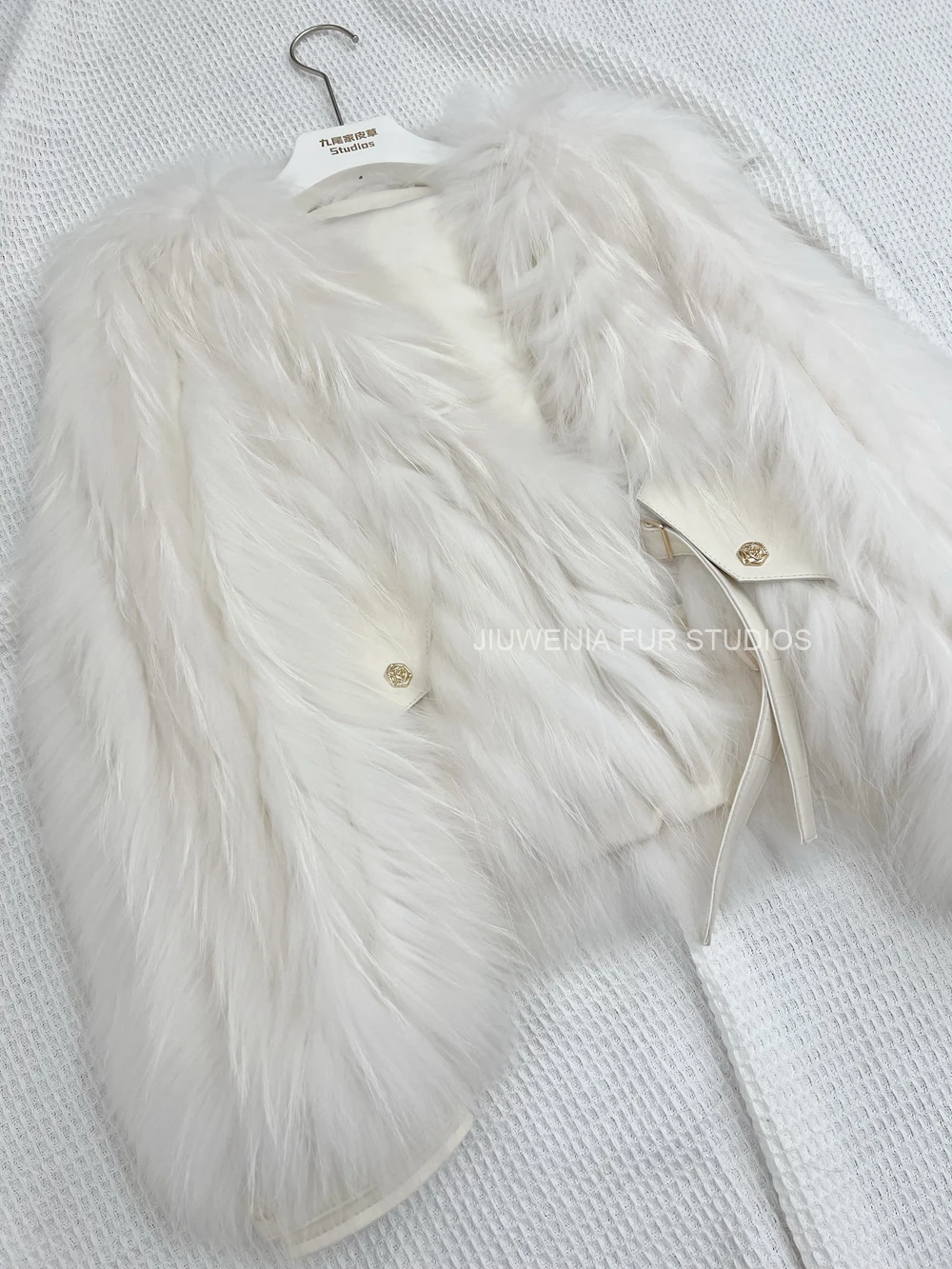 2026 Winter New Fur Strip Sewed Together Short Style Thin Raccoon Fur Fox Fur Coat Young Women's Coat