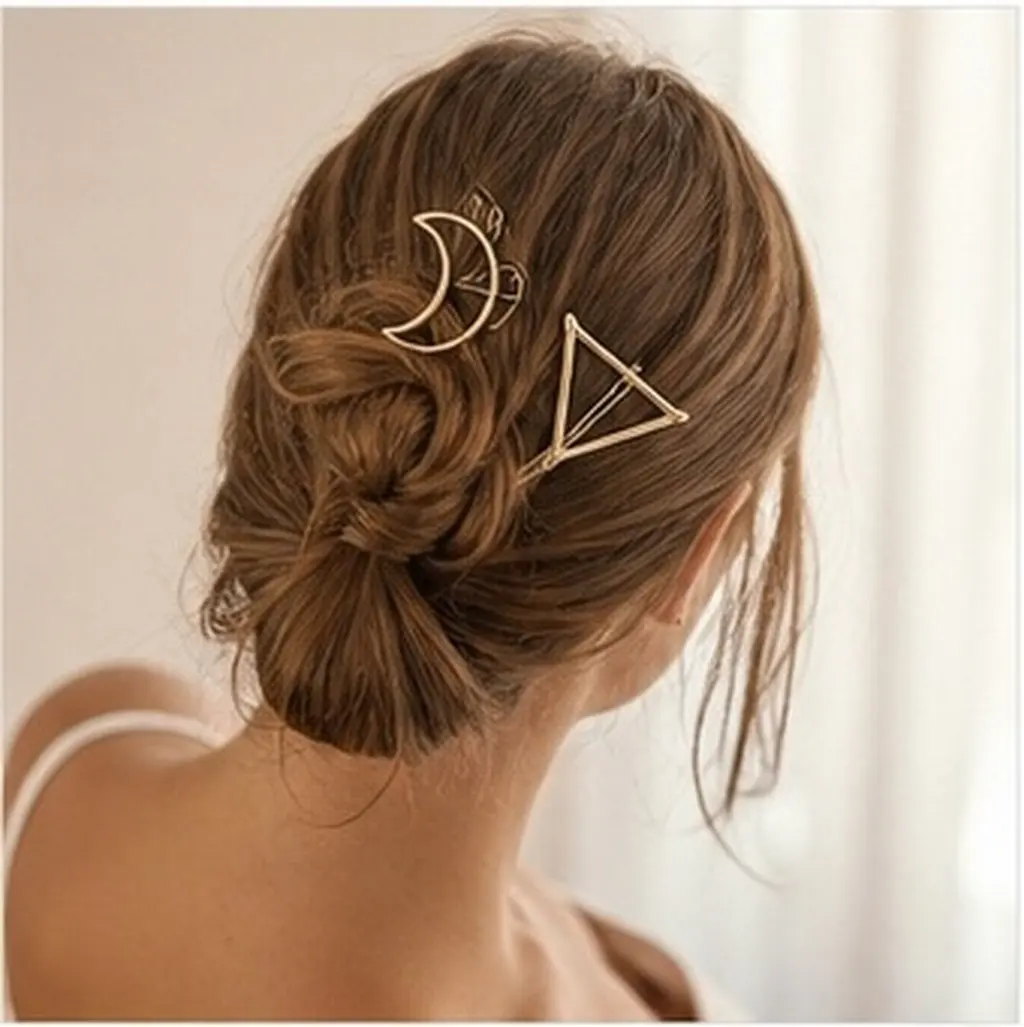 2Pcs Gold Hair Clips Vintage-Inspired Moon Women's Elegant Hairpin Set for Casual Evening Look Accessories
