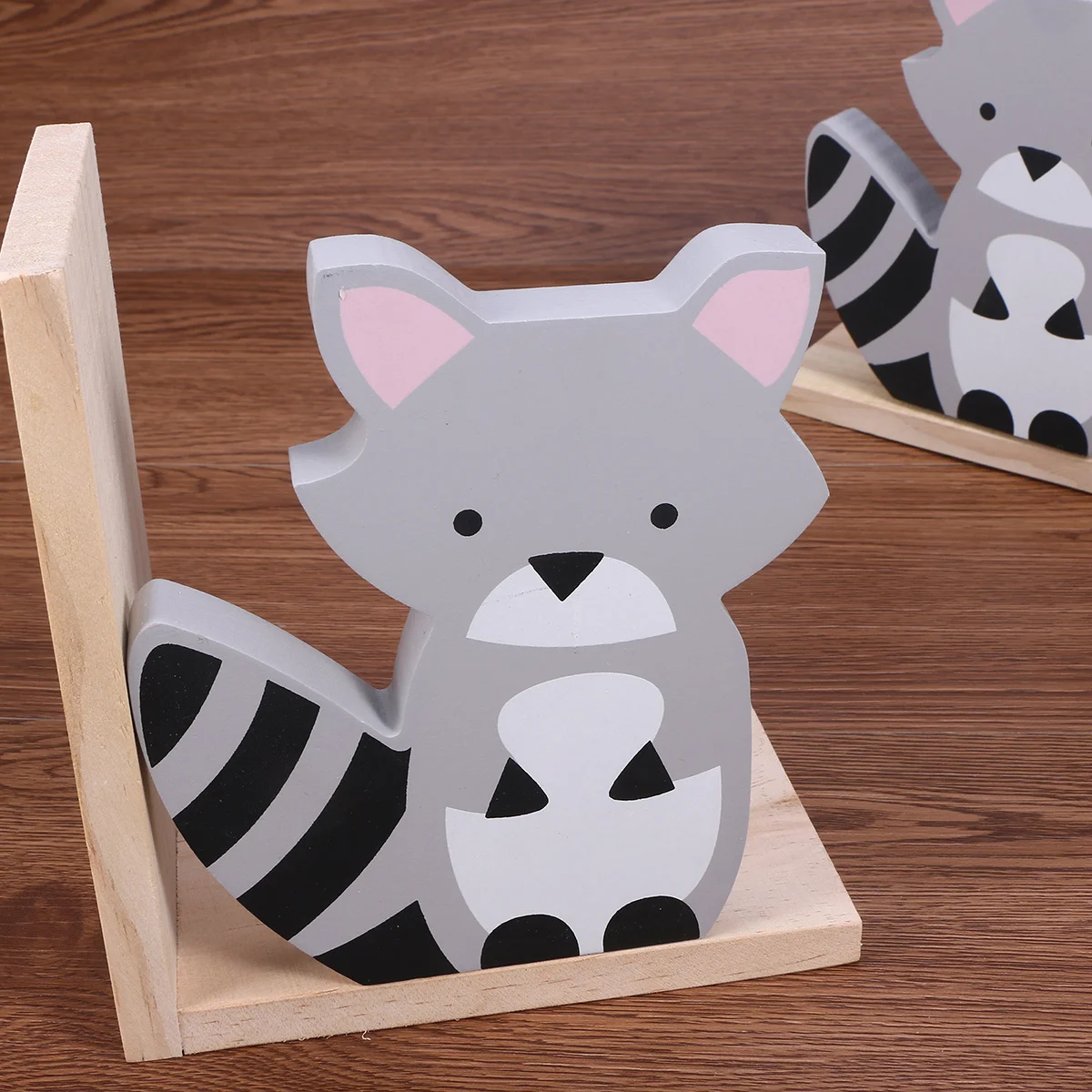 Creative Raccoon Shaped Bookends Natural Pine Wood Book Stands For Bookshelves Decorative Book Organizers Library Office