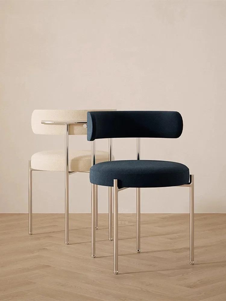 كرسي طعام فاخر حديث من القماش الأبيض الشمالي مع مسند ظهر من صوف الضأن مصنوع من الفولاذ المقاوم للصدأ للاستخدام المنزلي في المقهى وغرفة الطعام