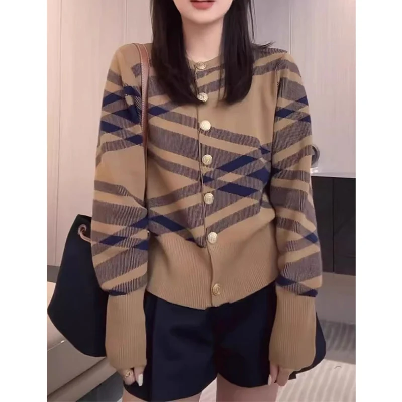 Women Striped Contrast Style Knitted Top Women 2024 Early Autumn New Fashion Vintage Knitted Cardigan Chic Button Sweaters