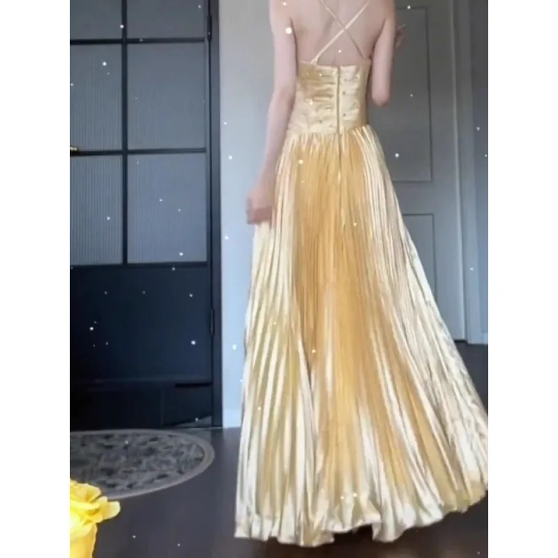 Gold pleated dress suspender pleated autumn and winter 2024 new celebrity fashion elegant atmosphere high-end light luxury