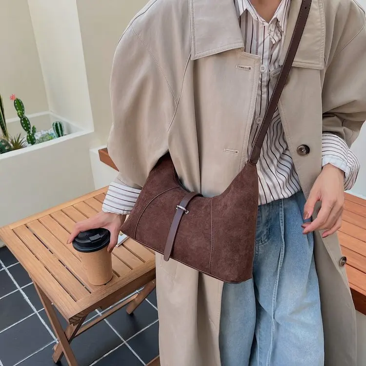 

Осень 2024 года 777, новая сумка с наклоном, сумка для подмышек, модная универсальная сумка для пригородных поездок, большая вместимость для отдыха