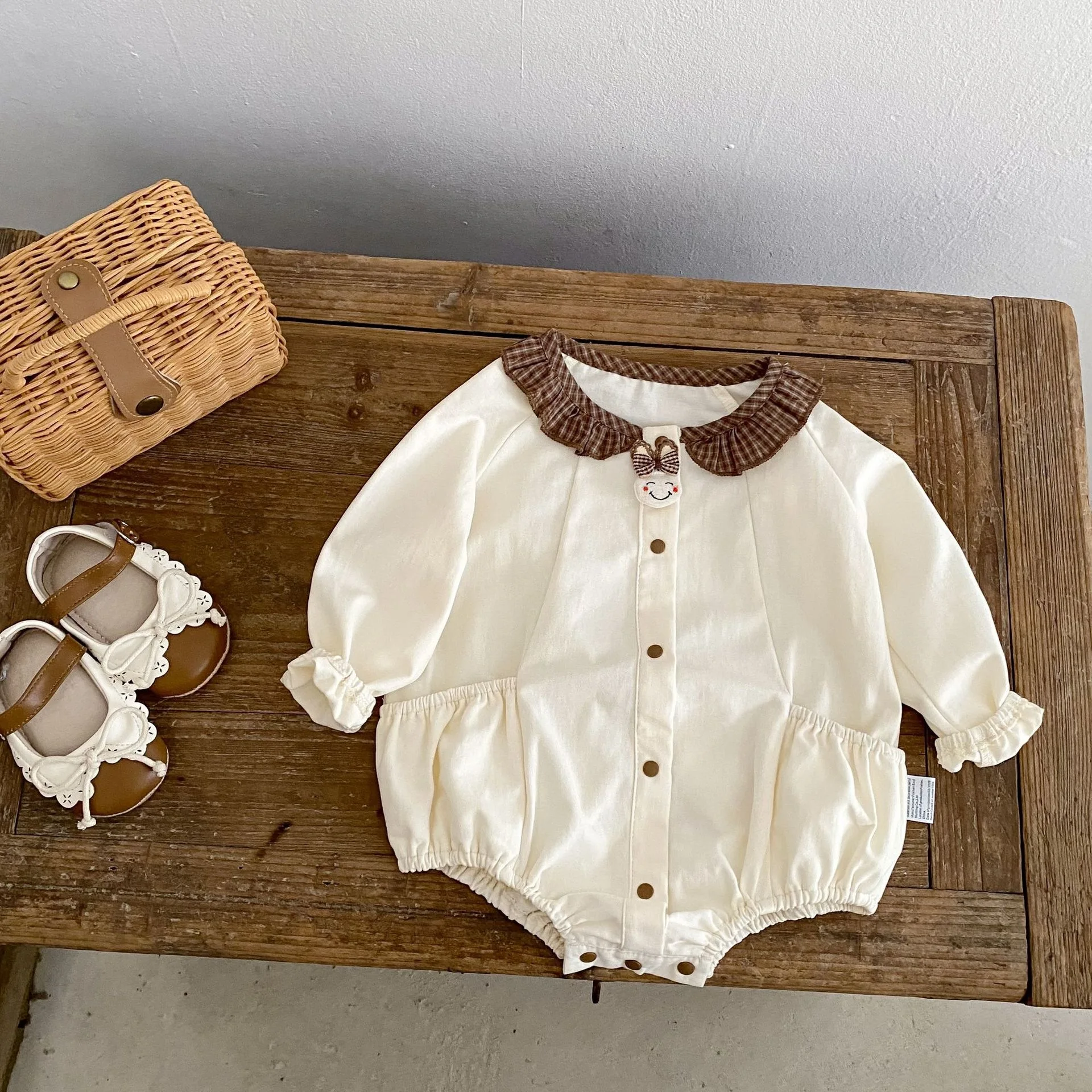 Spring and Autumn style baby girl long sleeved shirt, 0-3 years old, long sleeved bag, fart jacket