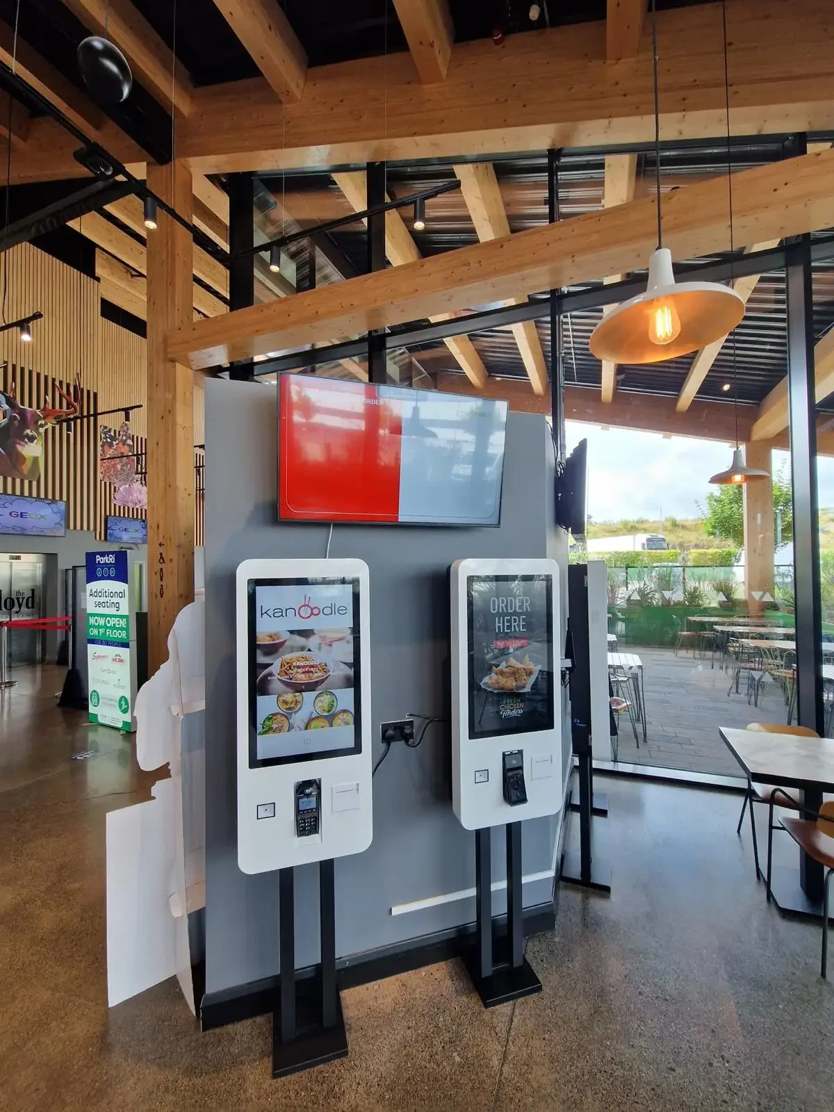 Latest 32-inch wall-mounted order machine, orderingmachine, ordering booth, intelligentterminalforfast food, POS (Point of Sale)