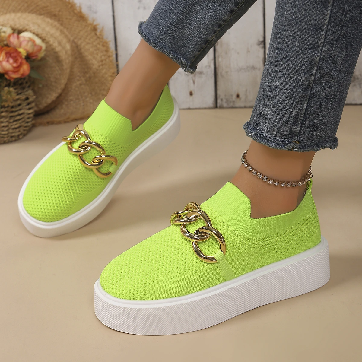 2024 Ladies Spring New Fashion Metal Chain Designer Flats Casual Walking Shoes Women Platform Shoes Big Size Women Mesh Shoes