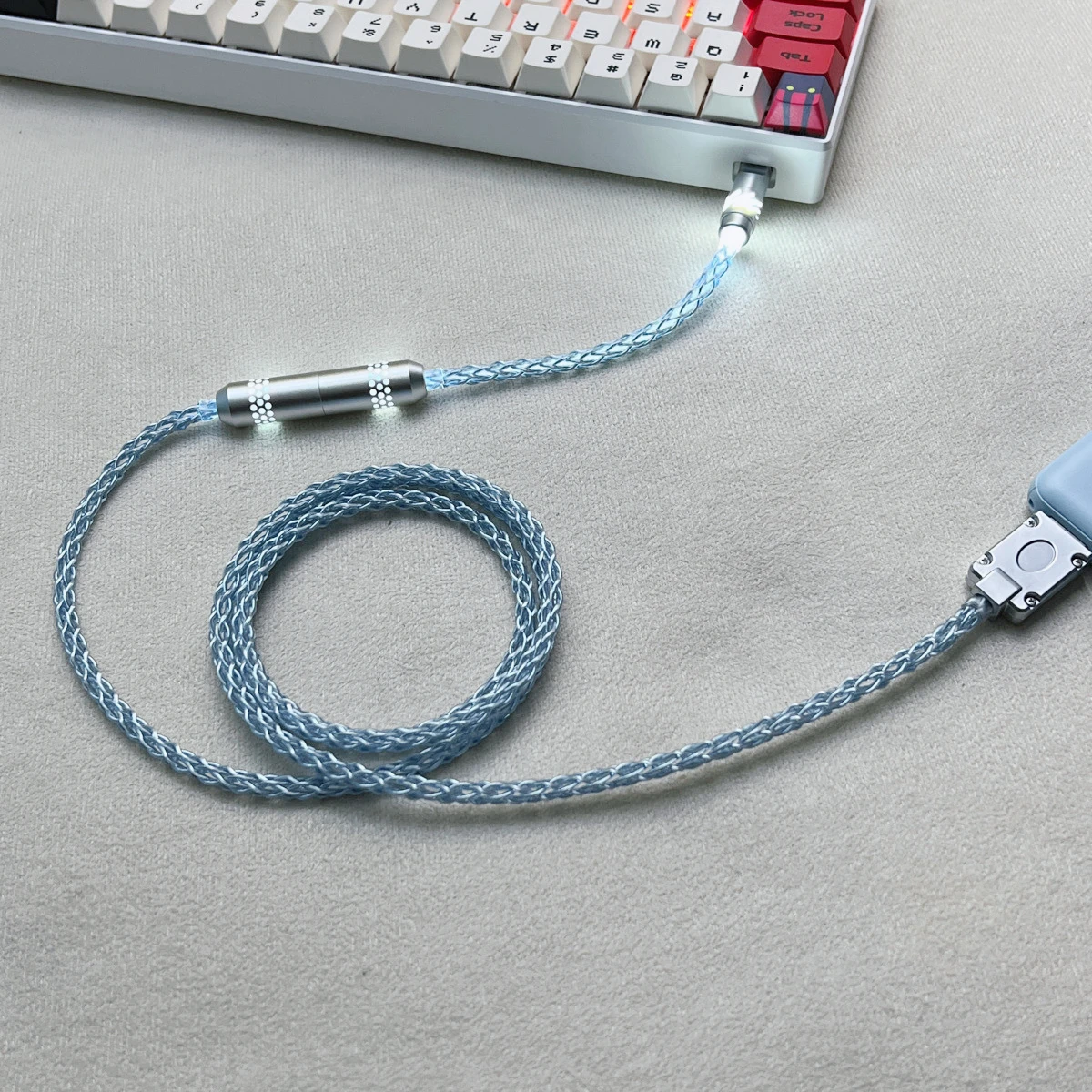 �y�Z�[�����z�J�X�^�}�C�Y���ꂽ�������� Type-C �P�������q��v���O�P�[�u�� 8K ���C���L�[�{�[�h�f�[�^�P�[�u���[�d�P�[�u��