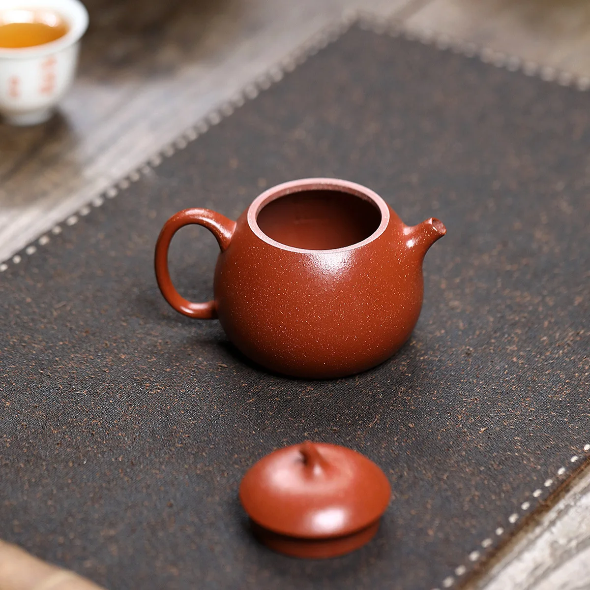 Handmade Yixing Purple Clay Pot Ore Descending Slope Mud Famous Artists Literati Eggplant Exquisite Teapot Pile Ball Hole 140C