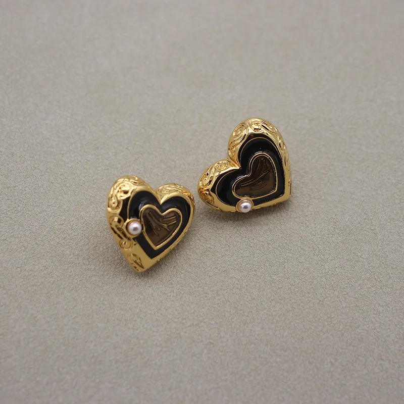 Used Niche Jewelry Black Gold Enamel Handmade Textured Love Earrings
