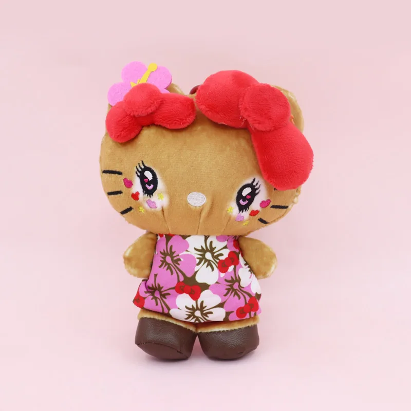 Ostrejka z czarną karną i opalenymi ramionami, breloczek z pluszową lalką w kształcie kotka, 15 cm.