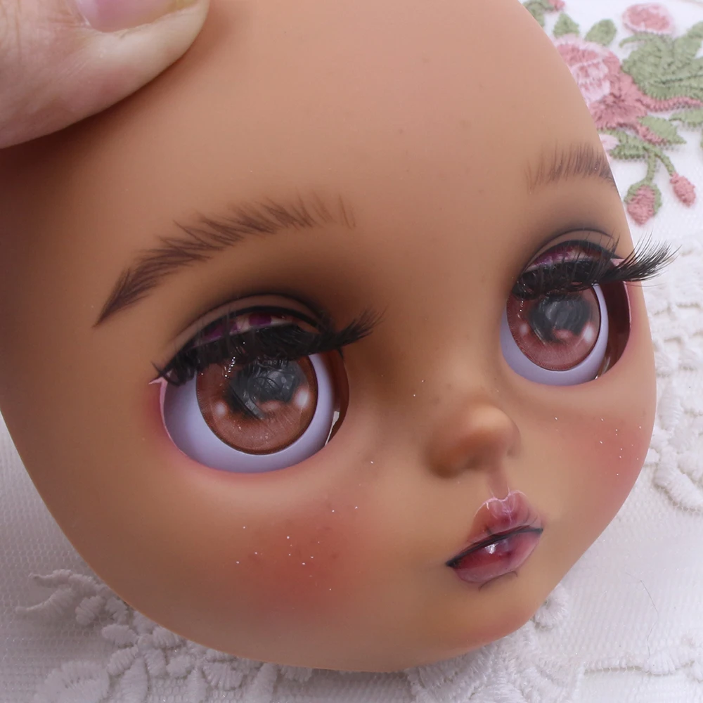 ICY DBS Blyth 1/6 Hand-Painted Tan Skin  Freckles with Playful Baby Face Featuring Screw Details and Adorable Rope Accessories