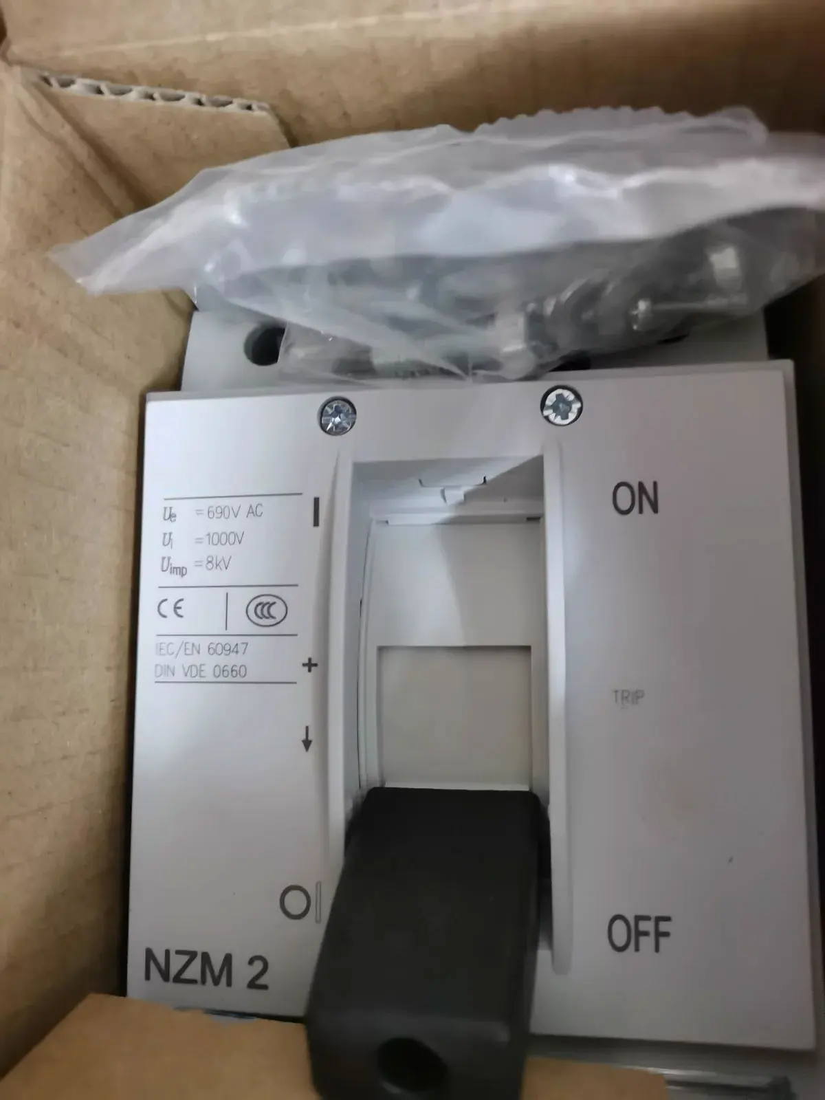 

Brand New NZMN2-VE160-NA Warrently One-year