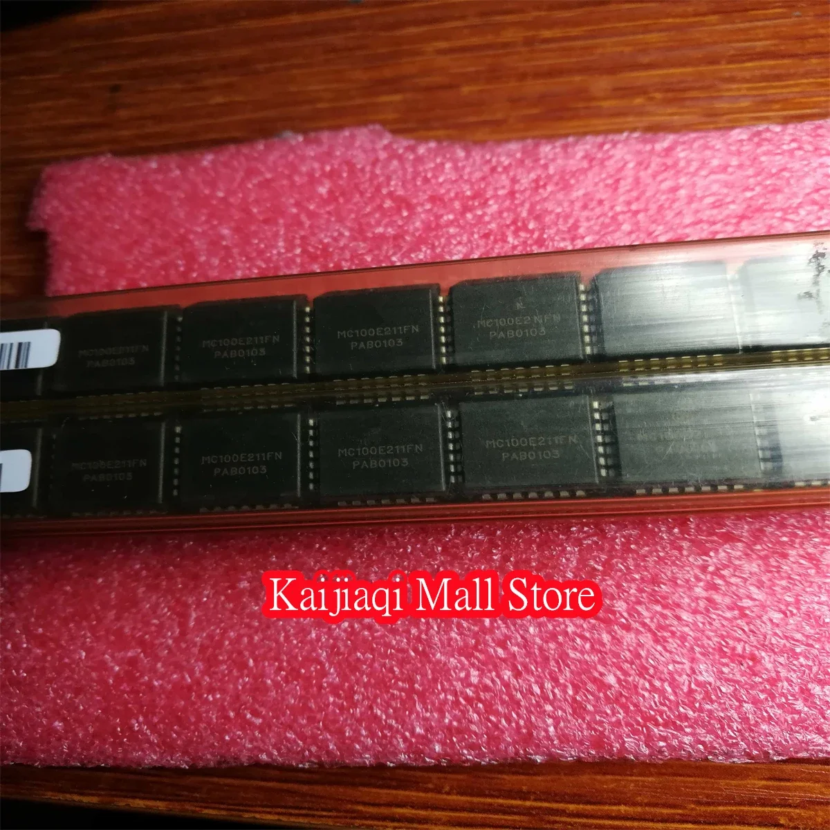 Chip IC MC100E211FN