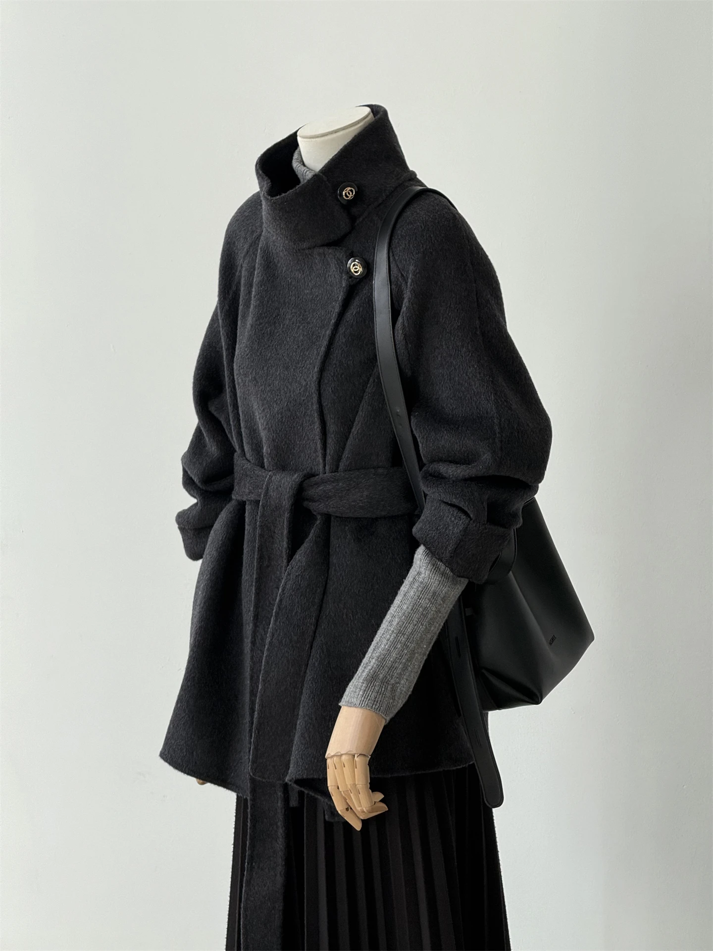 Elegant Black Woolen Coat Women's Handmade Waist-Cinching Overcoat Korean Style Commute Long Sleeve Stand Collar Winter Coat