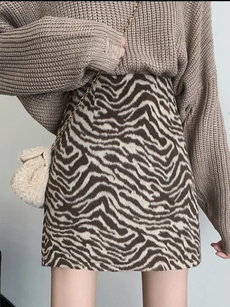 جديد مخطط تنورة صوفية للنساء 2025 الخريف الشتاء عالية الخصر ألف خط زيبرا التنانير موضة الأسود ملابس نسائية غير رسمية #2