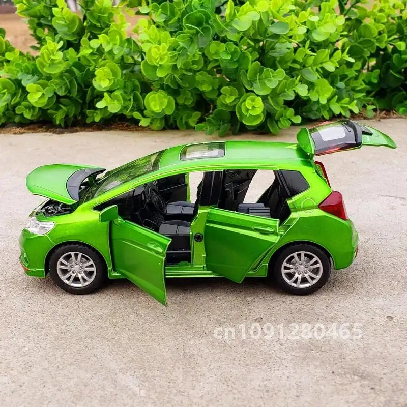 محاكاة رائعة Diecasts ولعبة المركبات Honda Jazz Fit GK5 CheZhi 1:32 مجموعة سبيكة نموذج السكك الحديدية/المحرك/السيارات/الدراجات