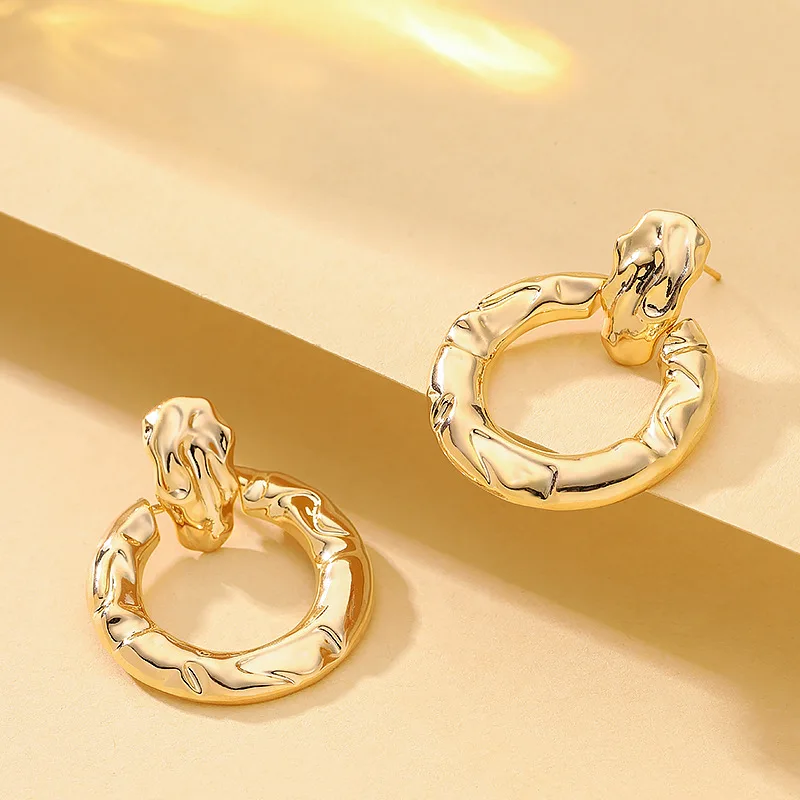 

Fashionable and exaggerated hollow geometric circle earrings, fashionable and personalized design, face-slimming earrings
