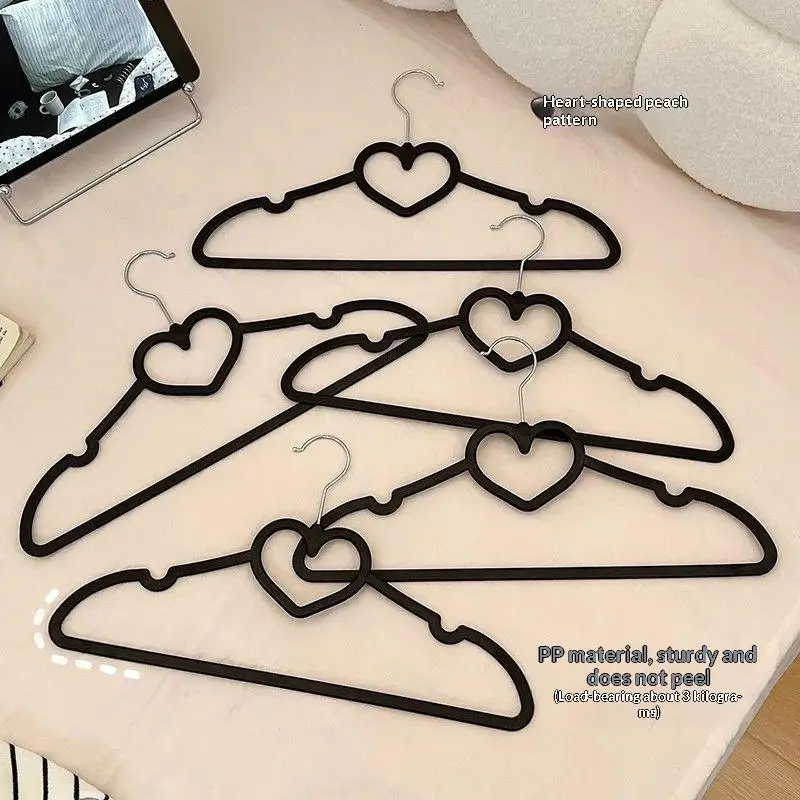 10 Stück niedliche, herzförmige Kleiderbügel, die Platz sparen und rutschfest sind, ideal für die Organisation von Kleidung im Kinderzimmer oder im Kleiderschrank. – Detail 2