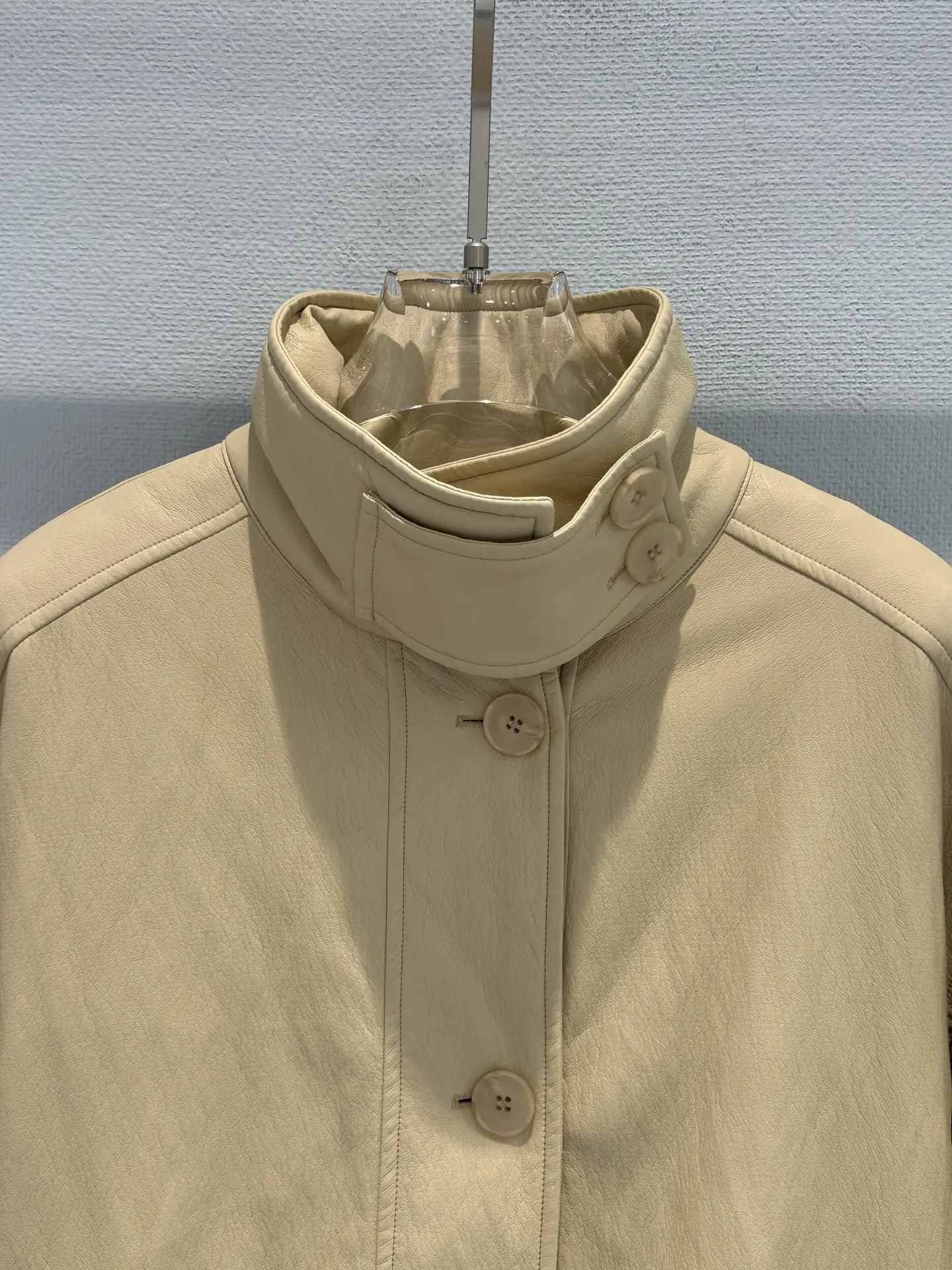 Nueva chaqueta de plumón versátil a prueba de viento con cuello levantado a la moda para actividades al aire libre de otoño e invierno para mujer