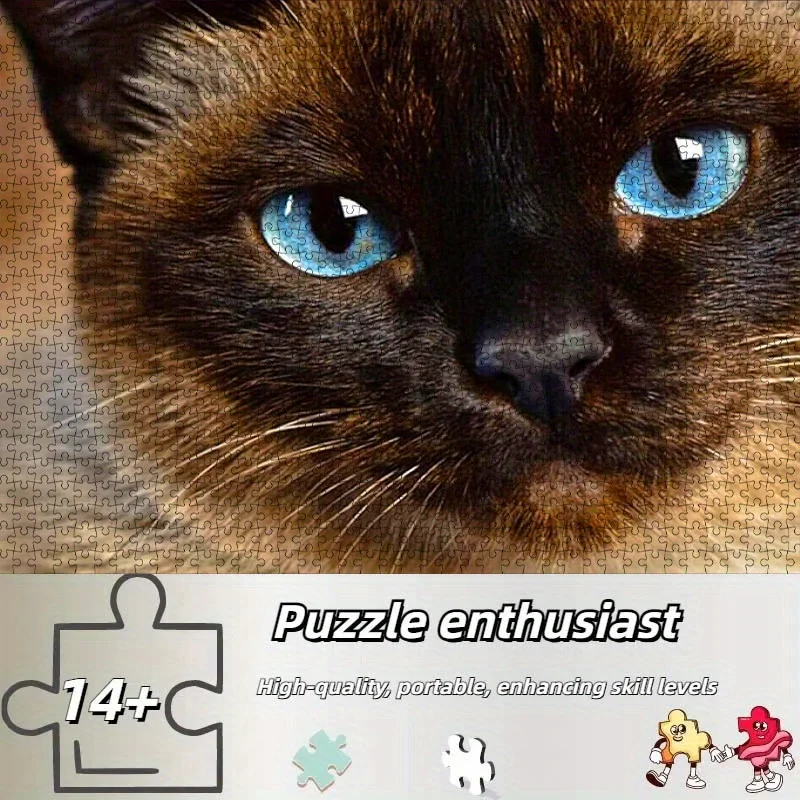 تتميز ألغاز ورقية مكونة من 1000 قطعة من قطة سيامية مقربة بعيون زرقاء، مصنوعة من الورق المقوى الأبيض عالي الجودة. إنه الأداء