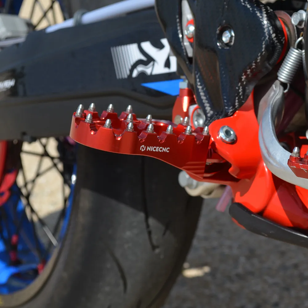 NICECNC For 2024 Beta RR 300 RR 250 RR 200 250 300 350 390 400 430 450 480 520 2020-2024 2023 2022 Motorcycle Foot Pegs Footrest