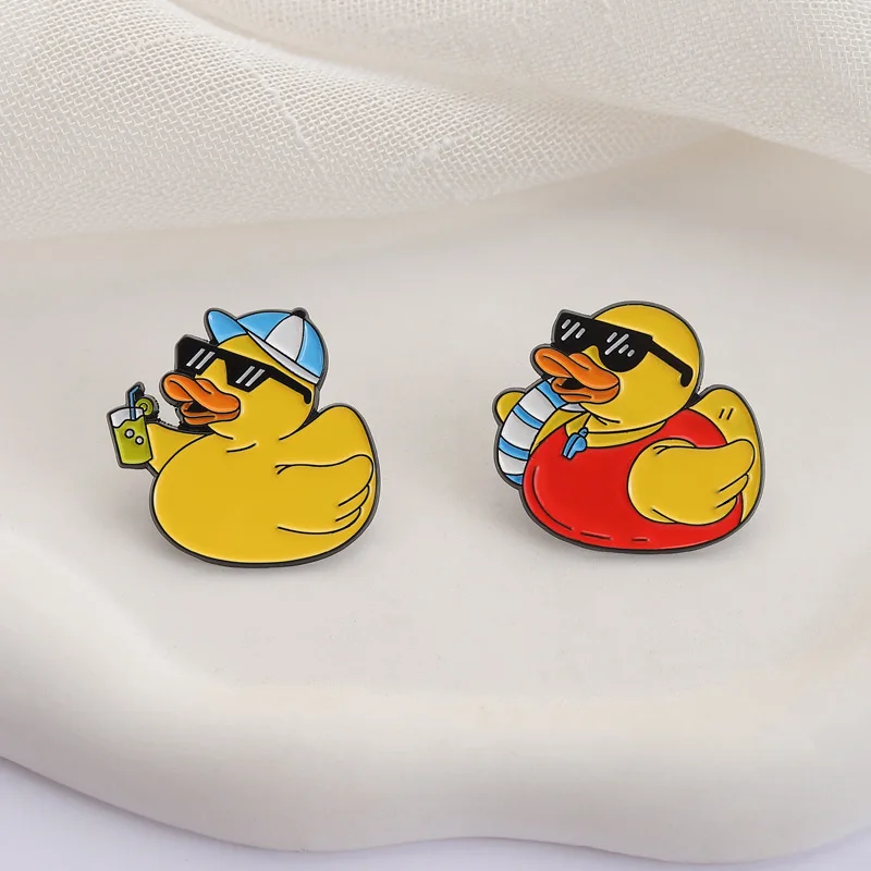 Animal Brooches Cartoon Cool Little Yellow Duck Metal Badges Small Gifts Wholesale Lapel Pins for Clothes Cap Pin Brooch Badge