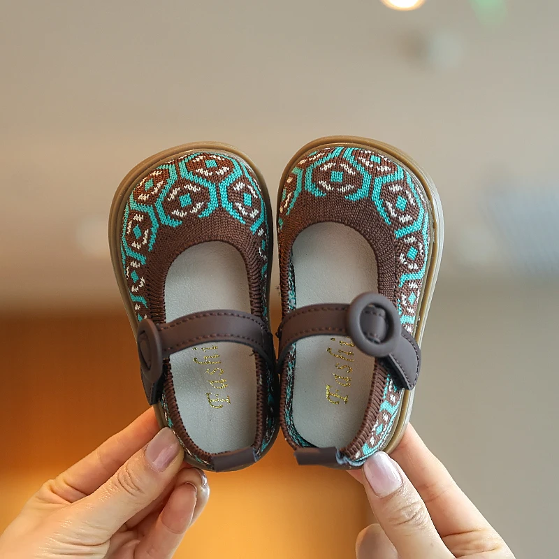 أحذية الفتيات لربيع وخريف 2026 أحذية المشي للأطفال مطبوعة أحذية الأميرة الصغيرة للأطفال أحذية رياضية مريحة قابلة للتنفس سهلة الارتداء