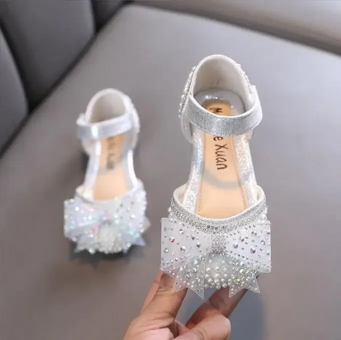 Kinder Sandalen Kinder neue Sommer Strass Bogen Mädchen Party Tanz schuhe weichen Boden rutsch feste Baby glänzende Prinzessin Schuhe