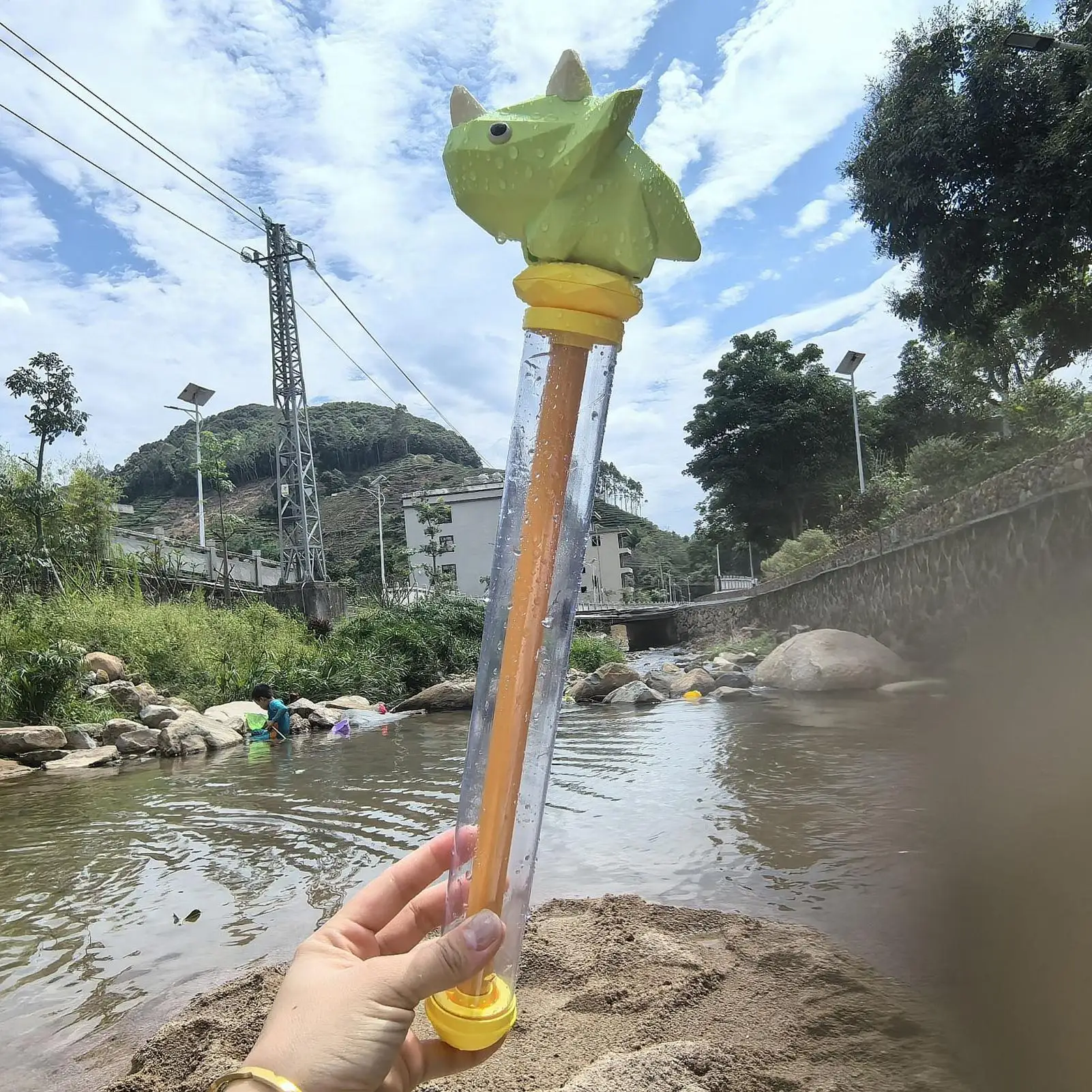 Pulverização de água imersão água sprinkler brinquedo para crianças ao ar livre equipamento de entretenimento interativo para dias quentes adolescentes família