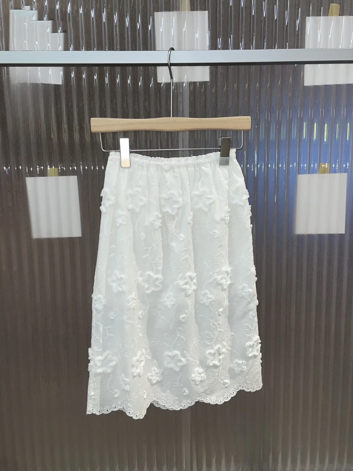 

Heidd Summer 2026 Mid-Length Half Skirt Embroidered 3D Flowers White Cotton Standard Fit High Waist H-Shape Ladies Skirt
