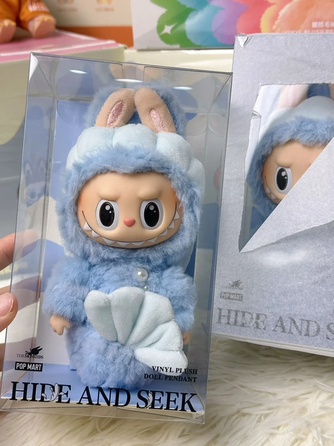 

POPMART's original and genuine Singapore-exclusive Merlion LABUBU plush toy is a cute and surprising birthday gift