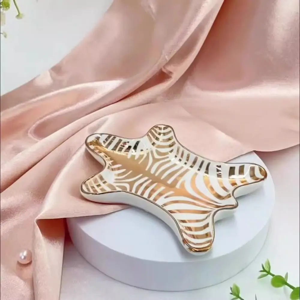 سطح المكتب زخرفة صينية مجوهرات من السيراميك المحمولة بسيطة الحمام صينية تخزين متعددة الوظائف الإبداعية تخزين لوحة المنزل