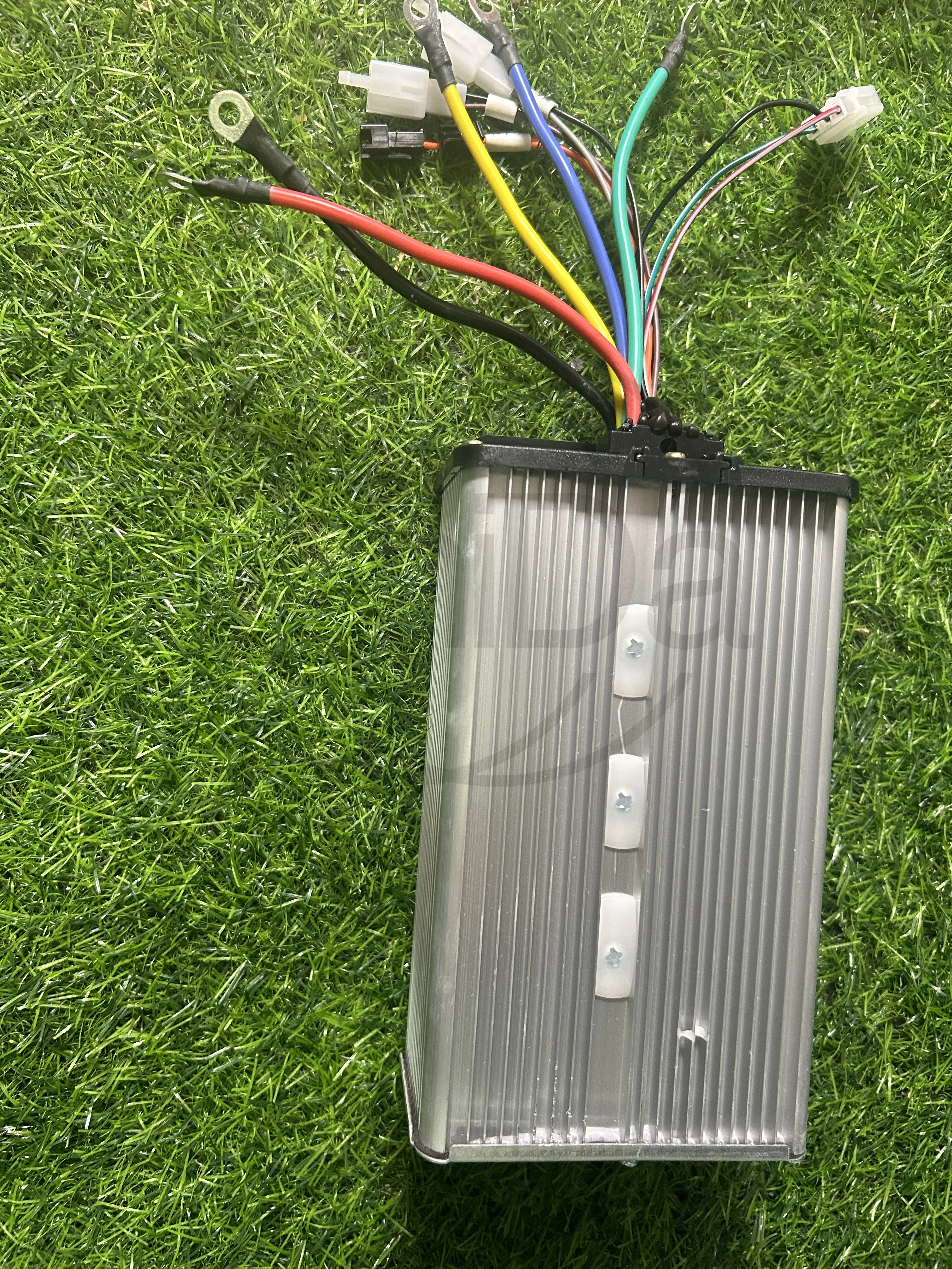 

12 V 24 V outboard drive controller