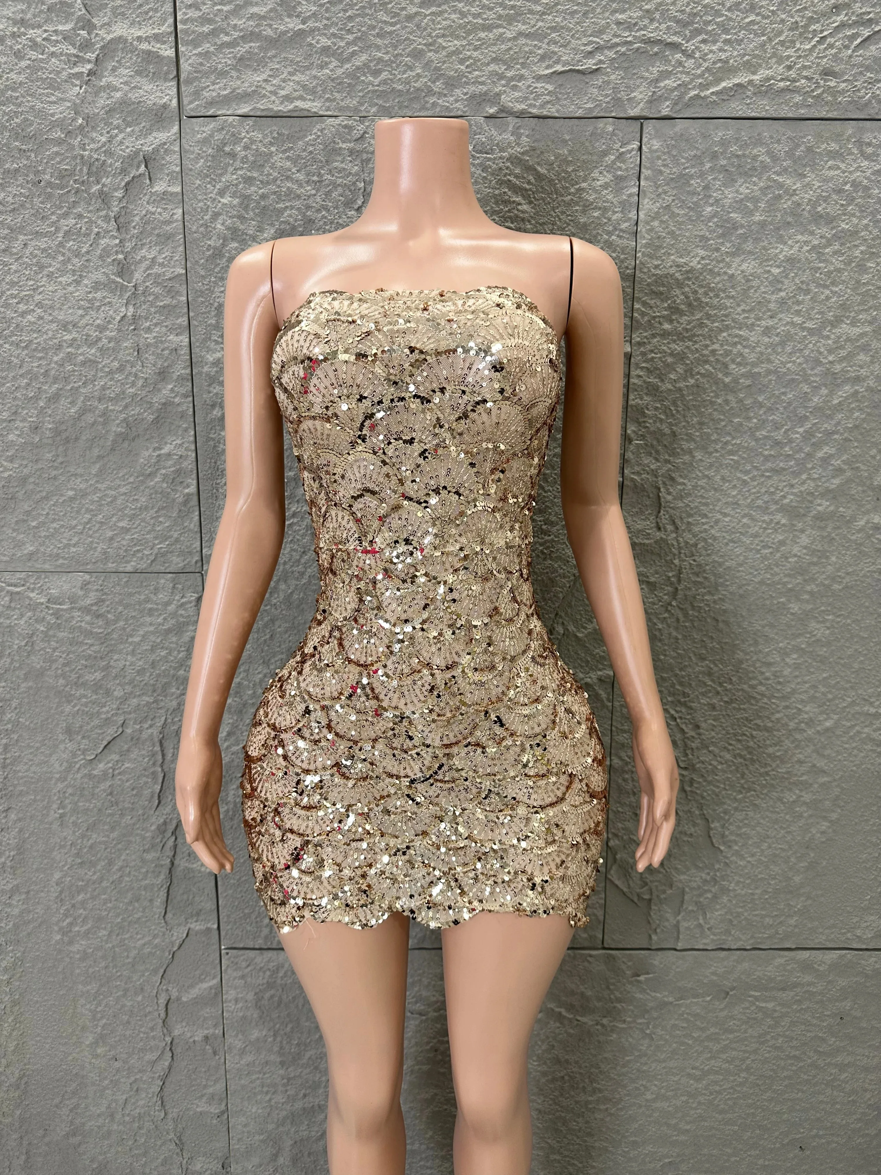 

Luxurious Champagne Gold Silver Sequin Mini Dress Women Sexy Strapless Scallop Pattern Bodycon Outfit Nightclub Party Costume