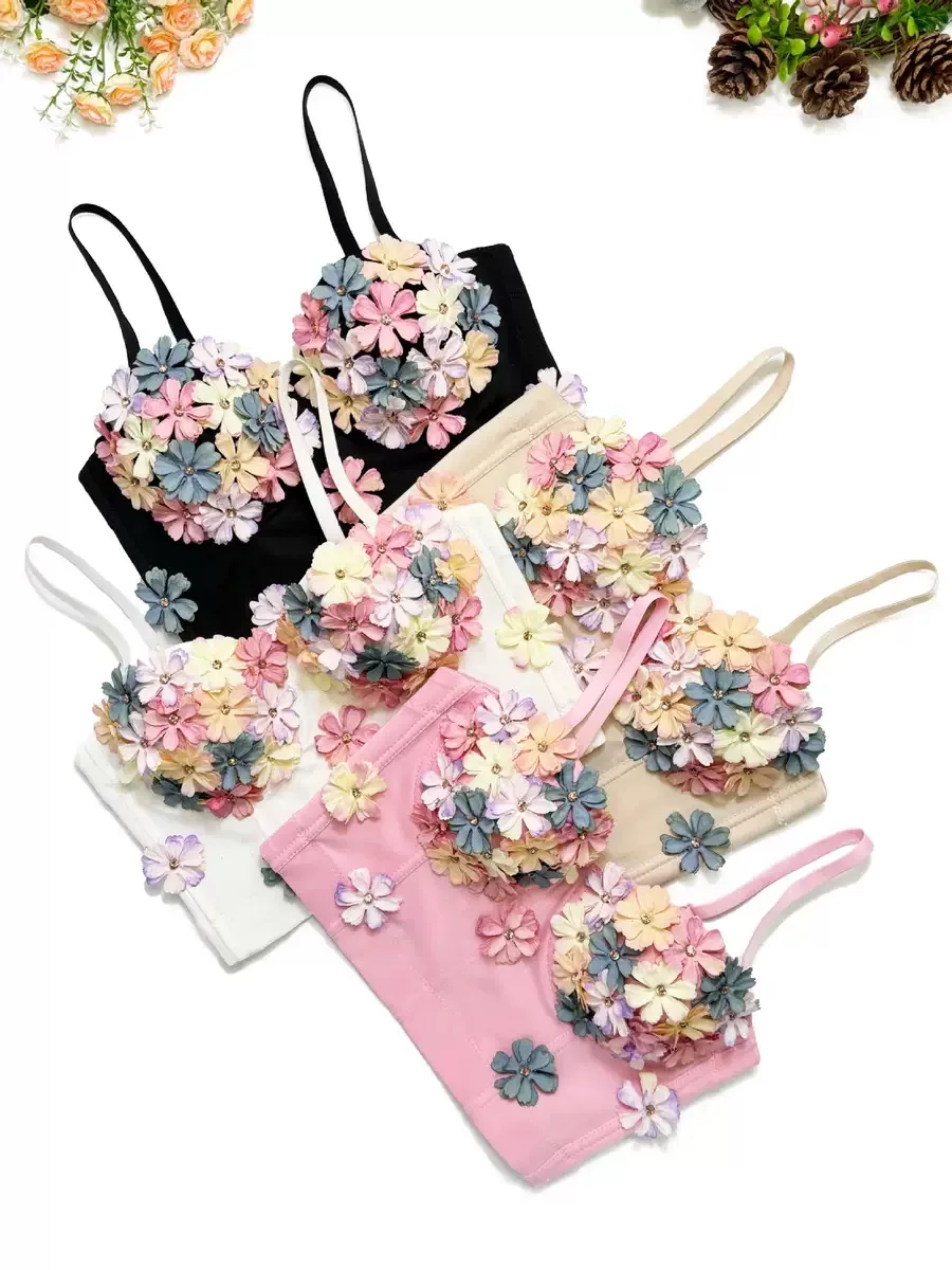 

Cute handmade 3D floral camisole, a sweet and versatile diamond-encrusted camisole, a stylish and elegant camisole.