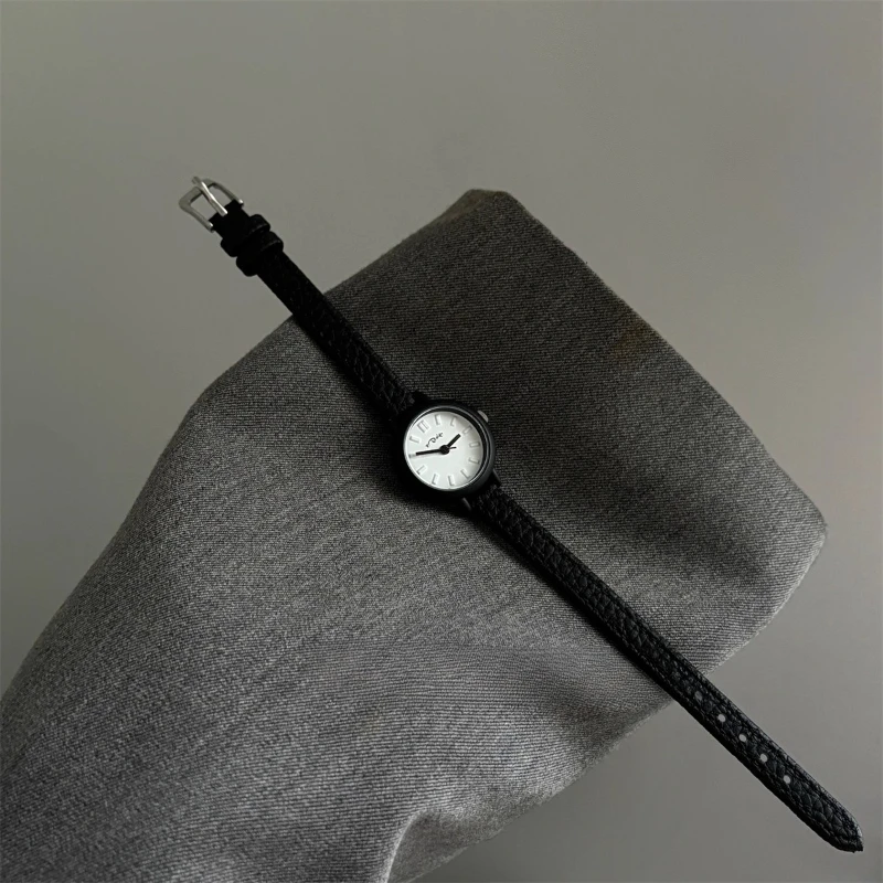 Classic trend women's watch elegant simple light luxury compact 2025 waterproof quartz watch birthday gift