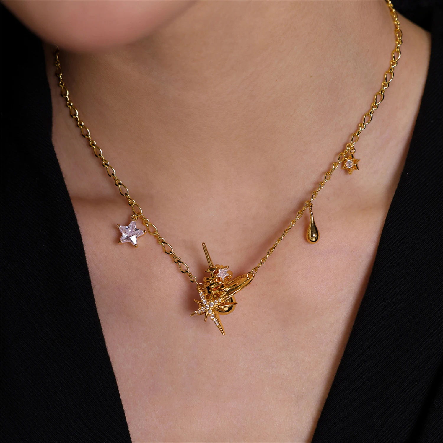 

WAKA Women's Trendy Statement Necklaces with Unique Star & Geometric Charms Chic Chain Design for Party Daily Fashion