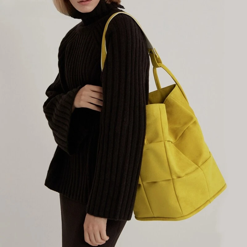 Designermarke, große Kapazität, neue Eimertasche aus mattiertem Flanell mit breitem Schultergurt, Schachbrettmuster, karierte Hand-Umhängetasche