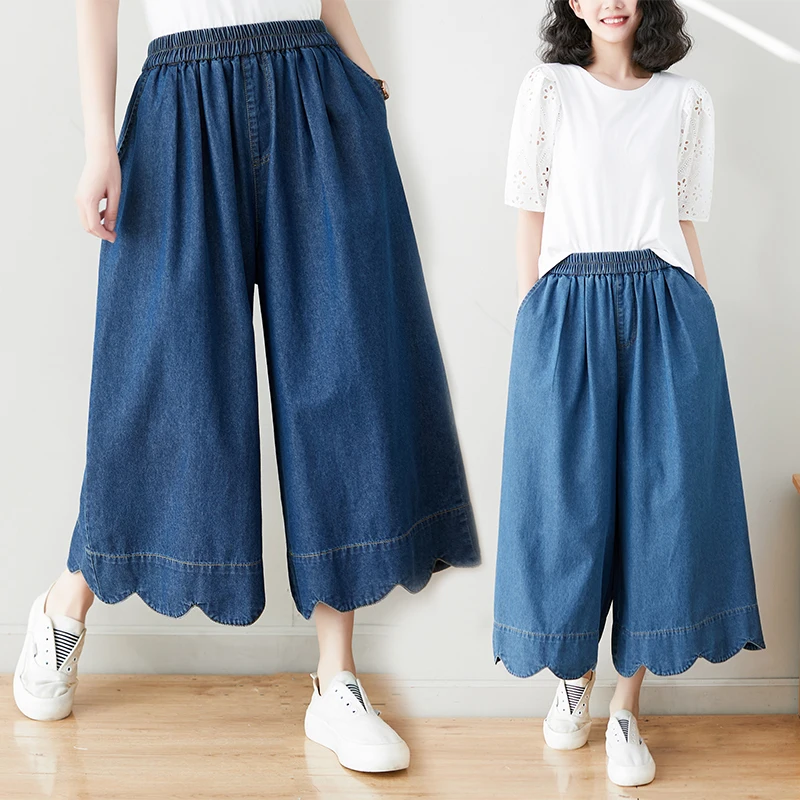 Letnie spodnie jeansowe plus size z elastyczną talią, w jednolitym kolorze, wyszczuplające, z szerokimi nogawkami, z kwiatowym wykończeniem, długość 7/8, codzienne, modne, lato 2023.