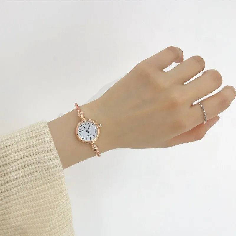 Mini montre personnalisée pour étudiante, bracelet féminin, style petit et exquis, simple et à la mode, tendance, robe décontractée