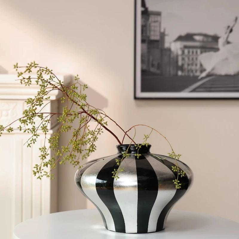 Italian light luxury living room ceramic vase solid wood storage box niche high-end desktop entrance decoration