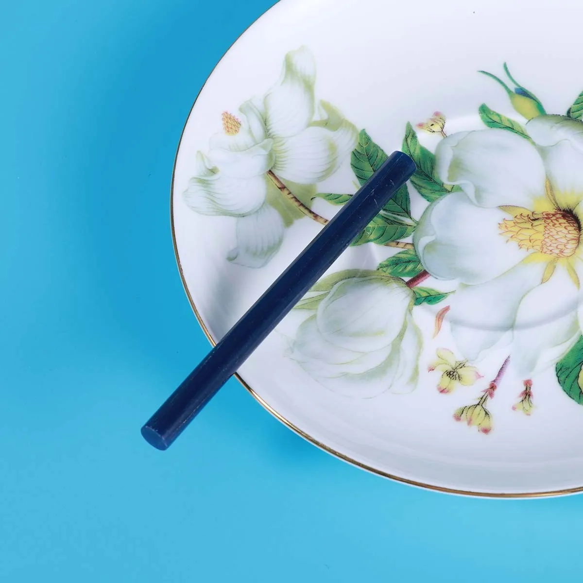 

16Pcs Hot Melt Glue Sticks Safe Material Suitable for Plastics Ornaments Upholstery Ceramics Boxes DIY Creative Projects