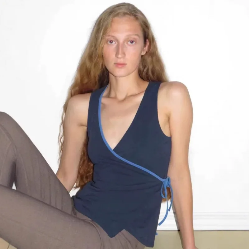Chaleco sin mangas con cuello en V y diseño de empalme Paloma Blue para mujer, top de verano a la moda con cintura anudada, a...