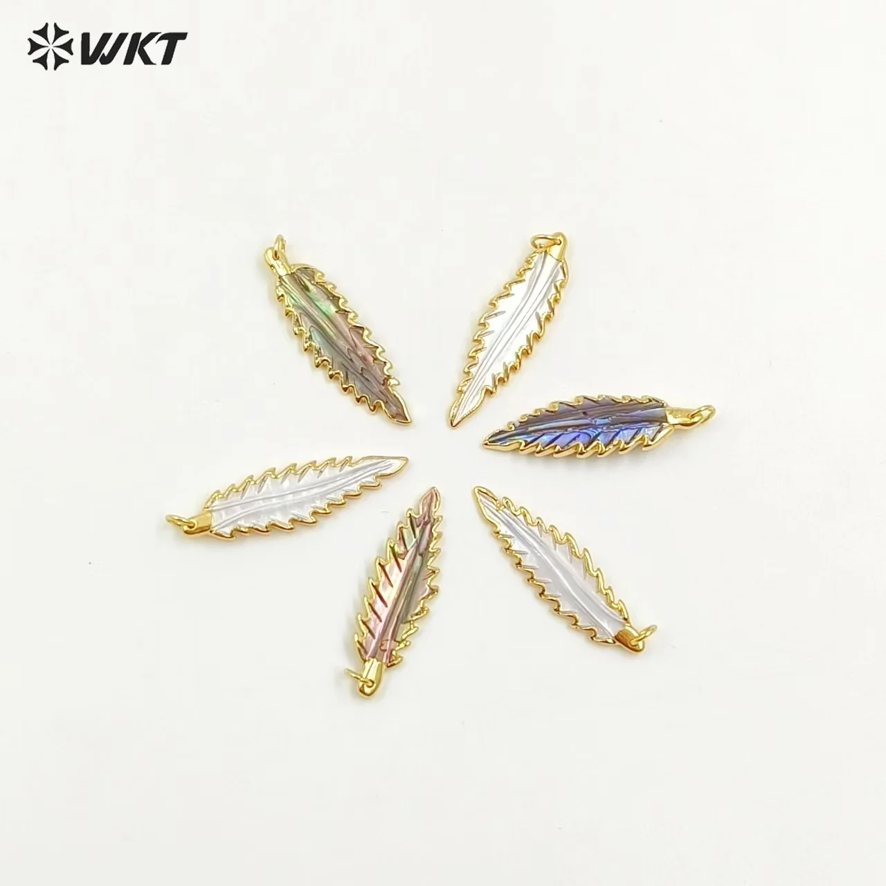 WT-P1090 WKT Exquisite Natural Shell Pendant Leaves Shape Tiny Charms Gold Electroplated For Ladies Beautiful Jewelry Making