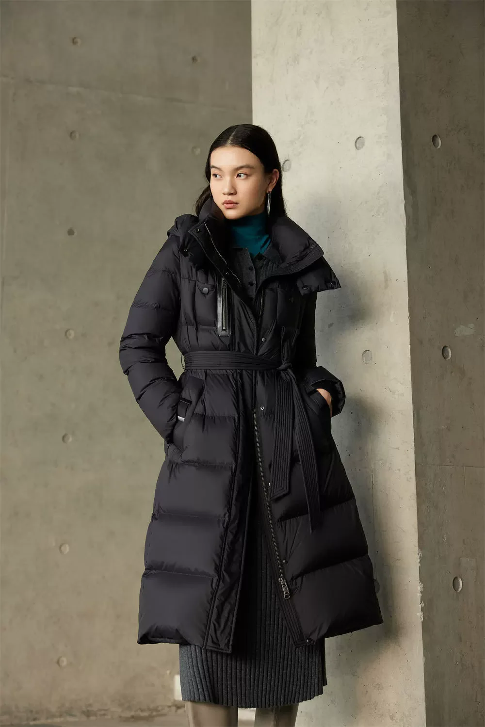 

High-end Light Luxury Winter New Down Jacket For Women Fashionable Design Thick Warm Long Hooded Long Coat