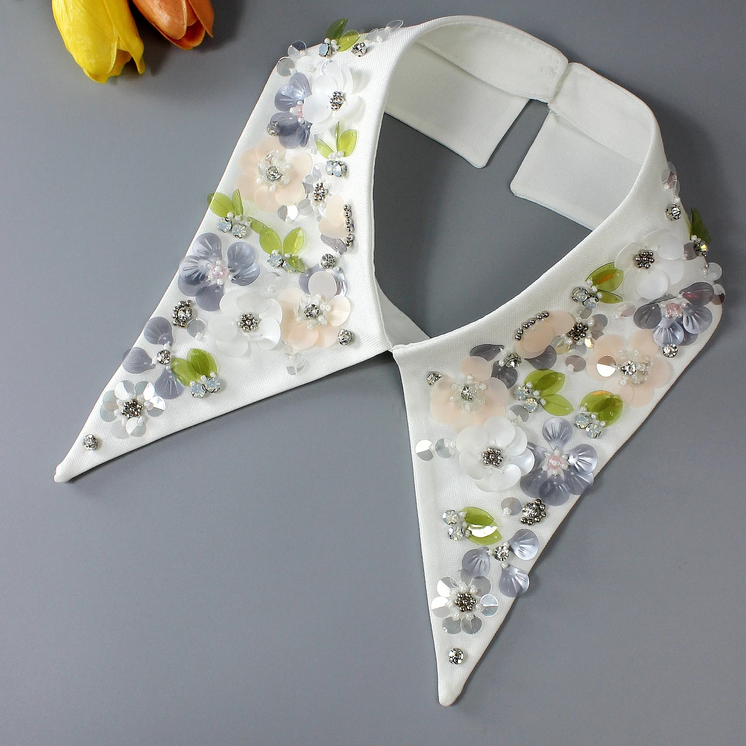 1 Stück hochwertiger und luxuriöser Kunstkragen, eine Deluxe-Version mit glänzendem Ausschnitt. Dieses vielseitige Accessoire für Frauen – Detail 3