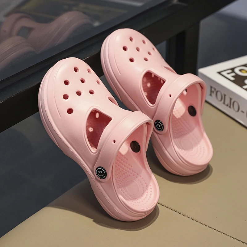 Children Mary Jane Eva hole sandals slippers thicken soft soles feel like stepping on shit Baotou slippers are lightweight, brea