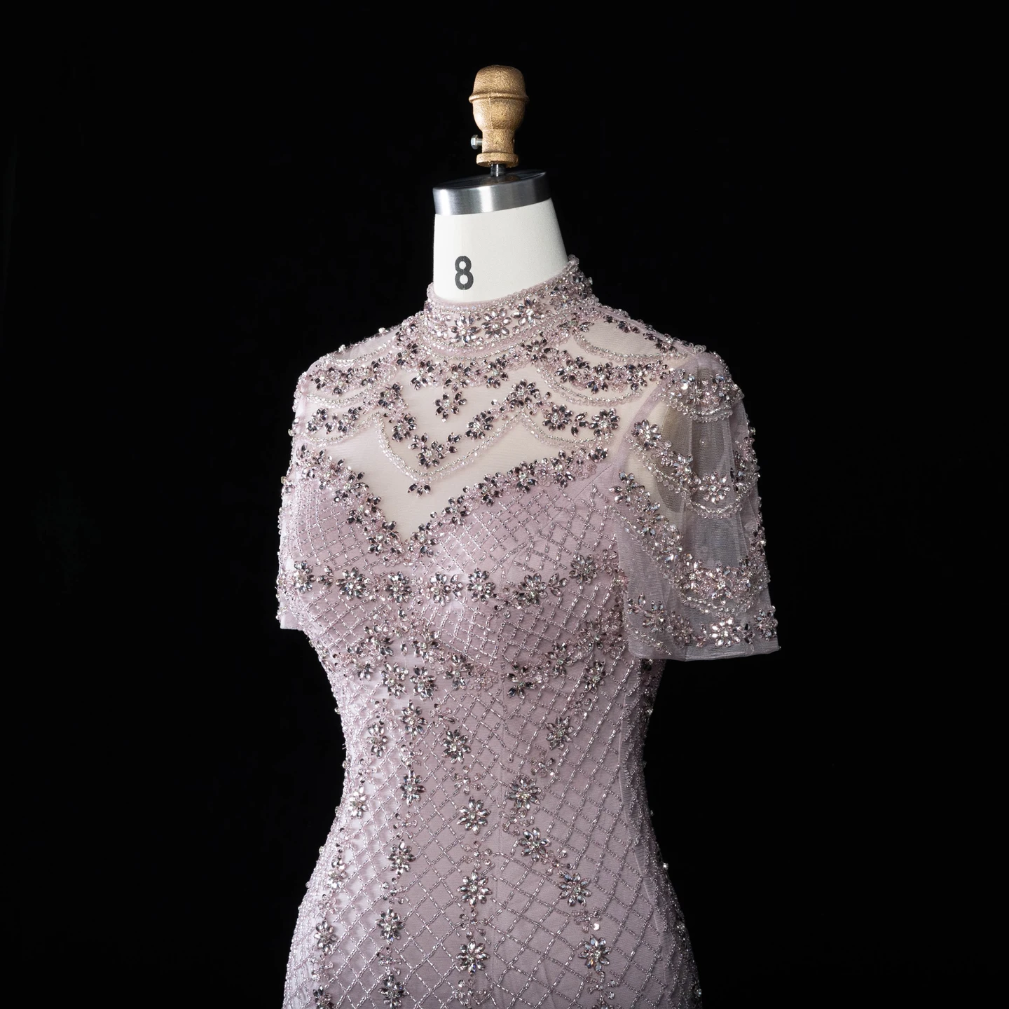 Sharon Said Abendkleid mit hohem Kragen in Champagnerfarbe, kurzen transparenten Ärmeln, Gittermuster, Strass, Meerjungfrauen-Schnitt, formelles Anlasskleid, Partykleid SS185, maßgeschneidert. – Detail 16